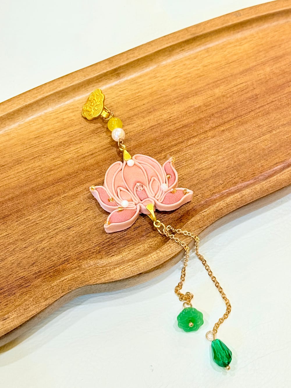 玉兰花压襟盘扣作品